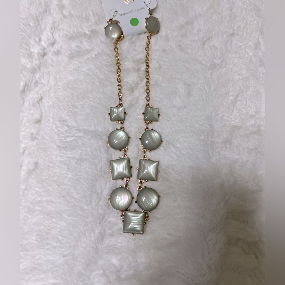 Statement necklace